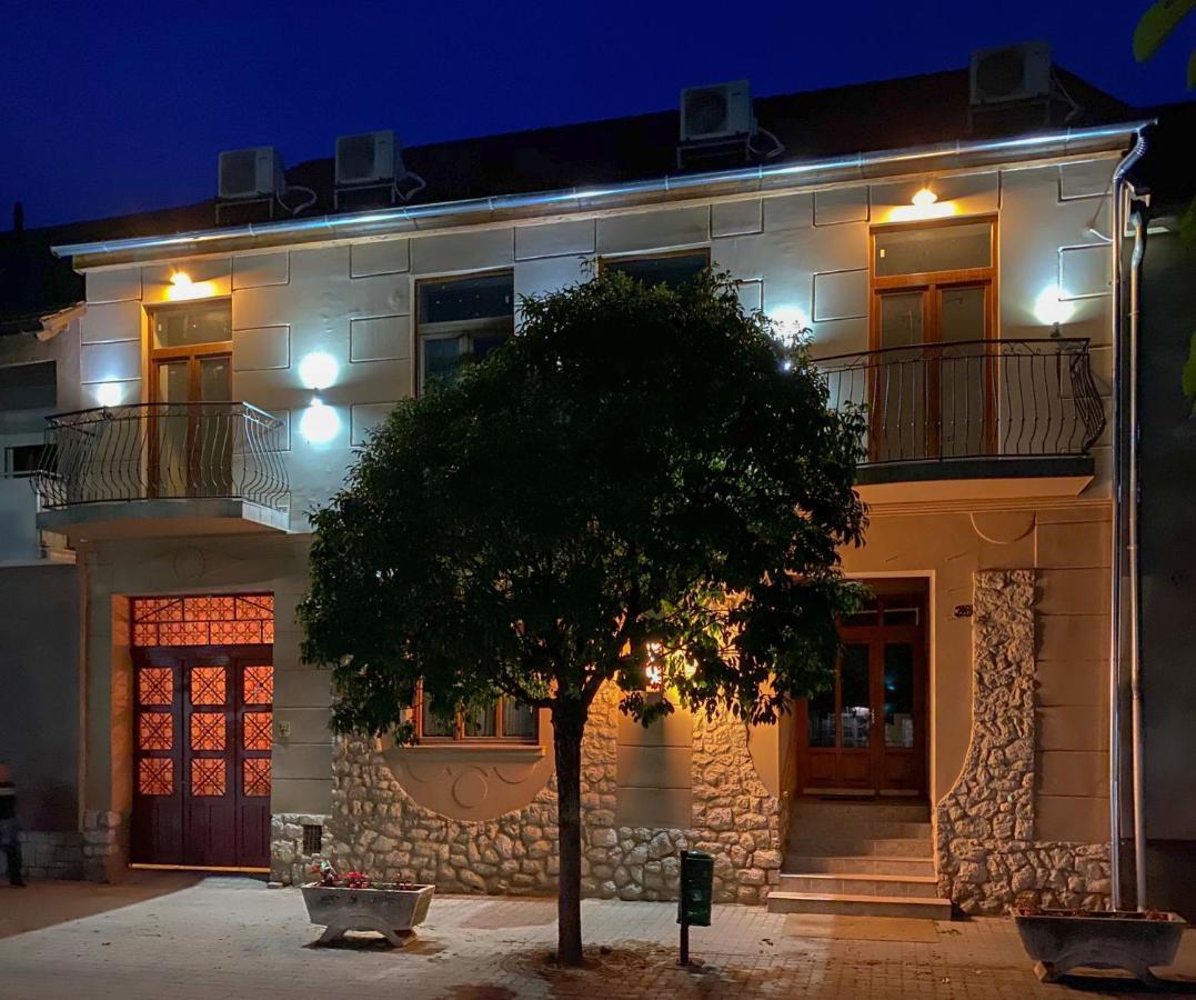 Holiday Apartmanhaz هاركاني المظهر الخارجي الصورة