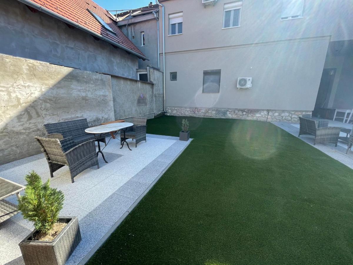 Holiday Apartmanhaz هاركاني المظهر الخارجي الصورة